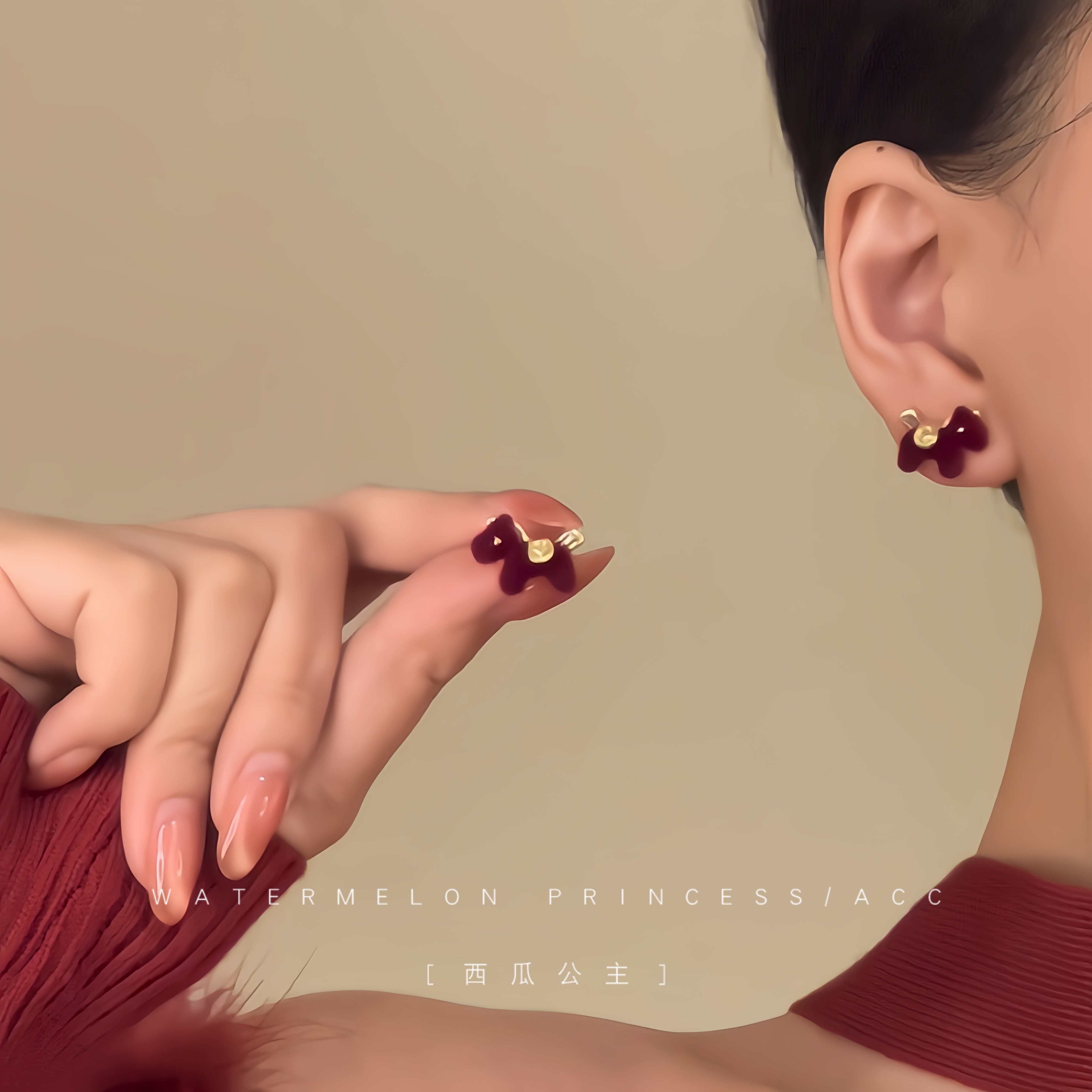 「马年最红」复古红色植绒小马耳钉女新年款耳环独特设计秋冬耳饰