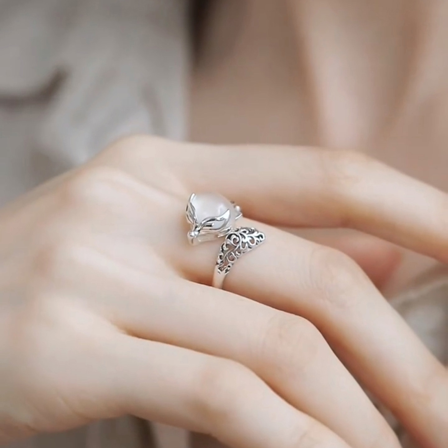 白玉髓狐狸镂空活口戒指女新中式小众时尚简约百搭红玛瑙狐狸指环