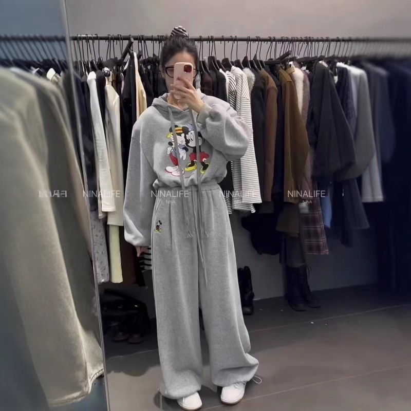 奥特莱斯~专柜特价卡通减龄连帽加绒卫衣高腰宽松阔腿裤两件套装