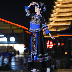 彝族服装女新款四川凉山少数民族服饰布依族侗族火把节舞蹈演出服