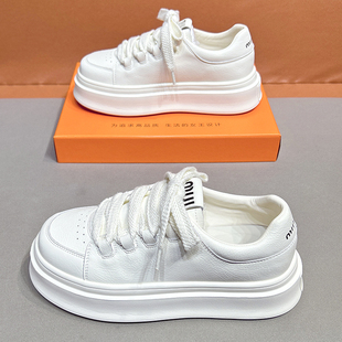 小白鞋女款2025新款爆款夏季百搭真皮软皮软底厚底增高超火板鞋子