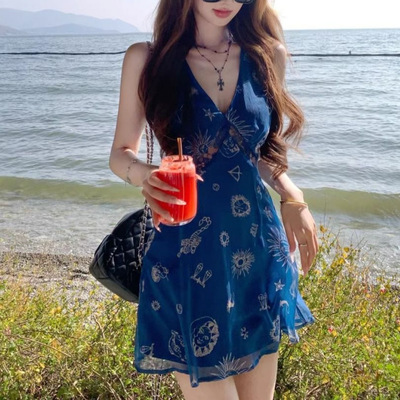 复古v领蓝色碎花无袖背带连衣裙春夏款性感辣妹显身材收腰a字短裙