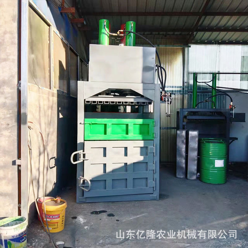 毛巾棉布塑料袋打包机 碎布油漆桶秸秆压缩机 金属边角料压块机