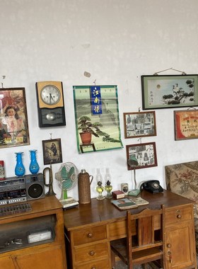 80年代怀旧老物j件摆件民俗装饰摆设农村老式煤油灯座钟收音机暖