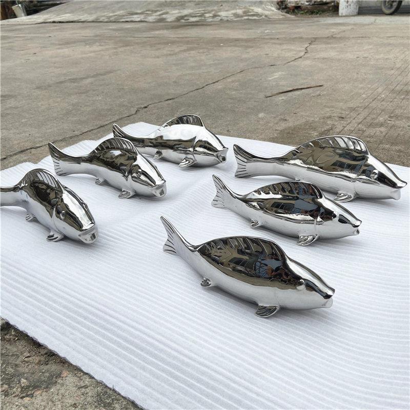 恒逸不锈钢金属小鱼雕塑抽象镜面鱼羣园林别墅水景落地装饰品摆件