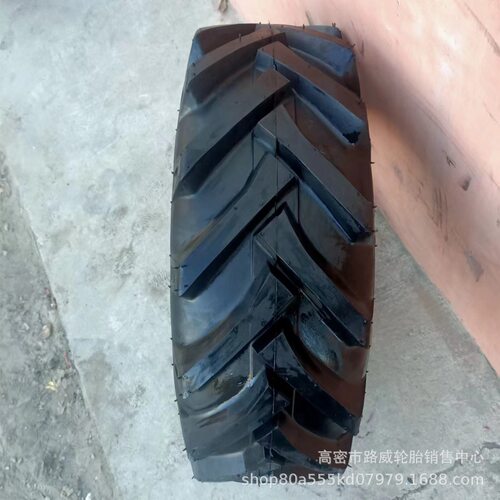 10.0/75-15.3 农用轮胎 人字花纹 R-1 联合收割机后轮