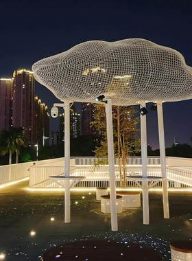 不锈钢镂空编织云朵雕塑定制公园林售楼部装饰玻璃钢抽象人物摆件