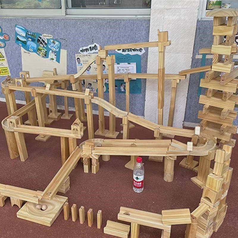 幼儿园户外碳化大型滚珠立交桥轨道安吉游戏探索建构区积木材料