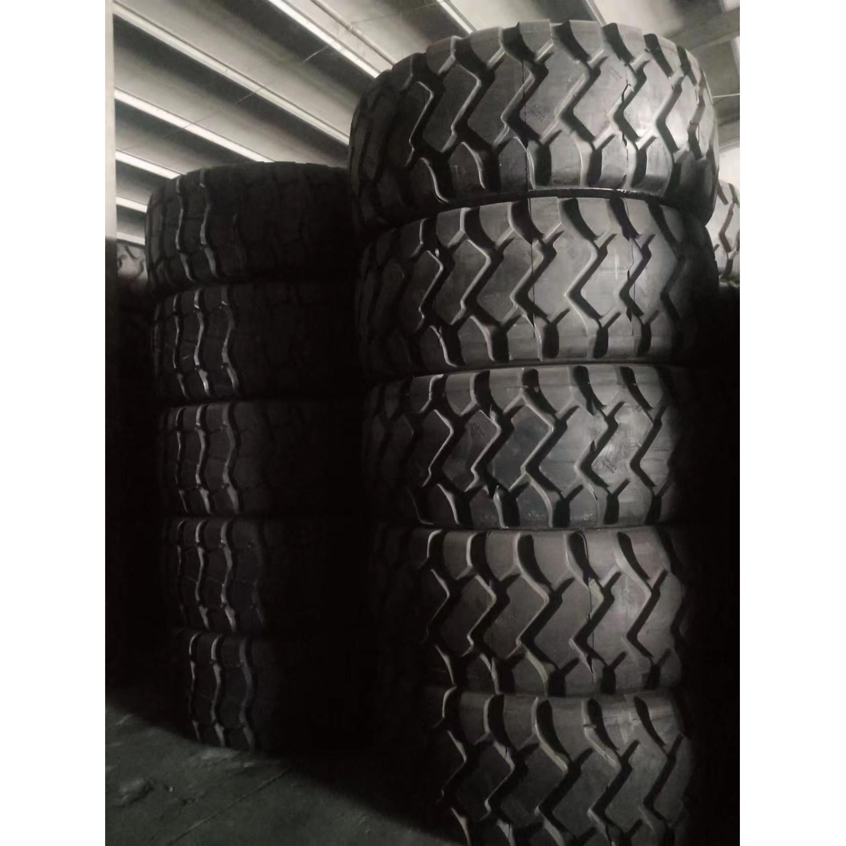装载机钢丝轮胎15.5 17.5 23.5R25工程26.5R25 395/85R20 1800R33