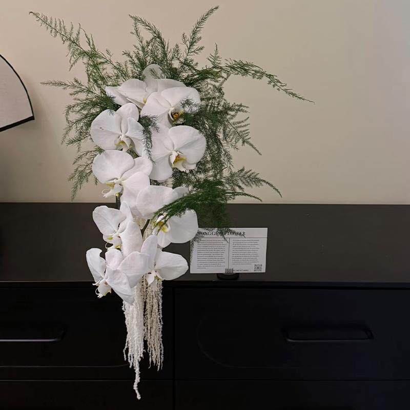 精选水滴瀑布型手捧花鲜花云南直发顺丰空运订婚拍摄婚礼手捧推荐