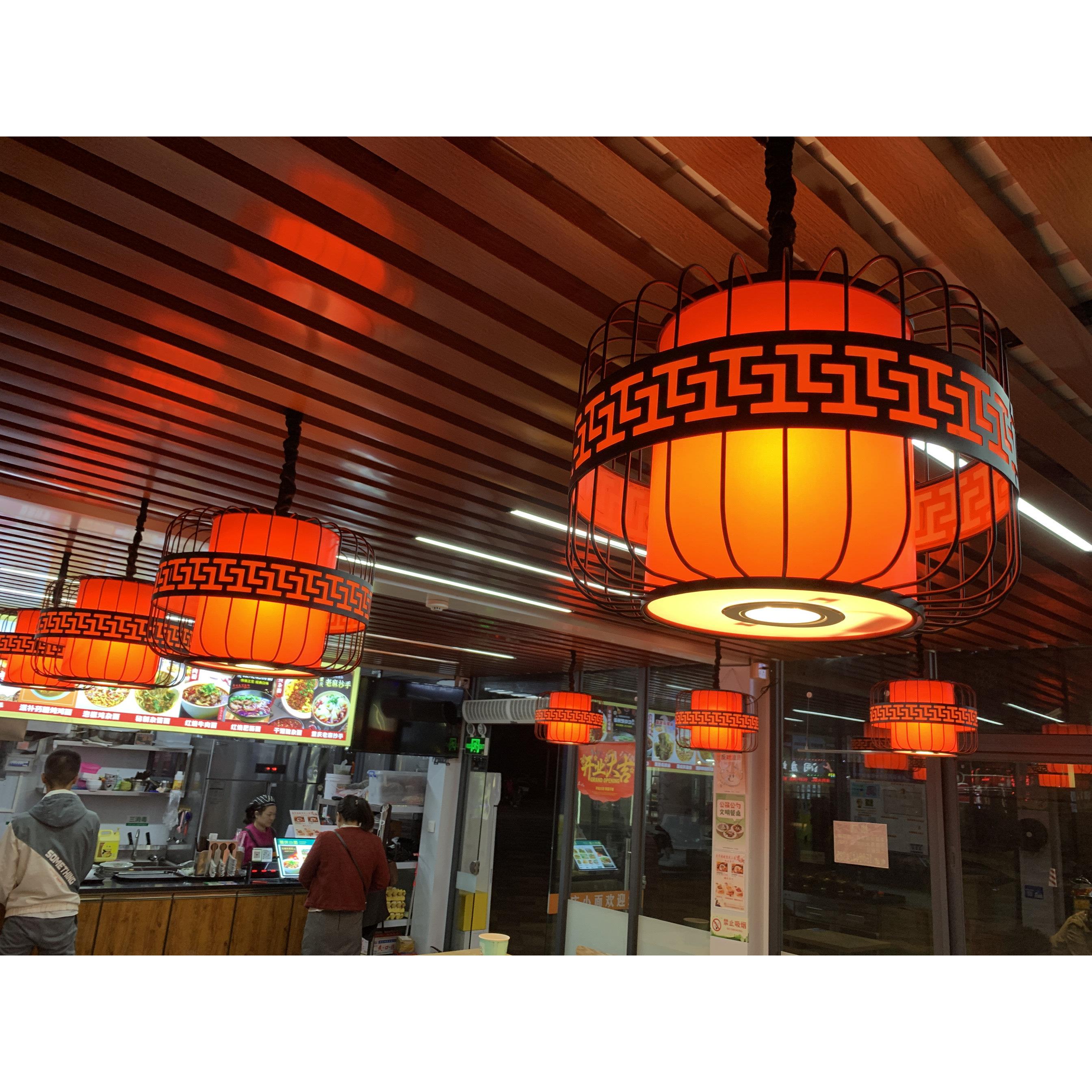 新中式火锅店铁艺红灯笼鸟笼吊灯国潮风射灯饭店餐厅氛围特色灯笼