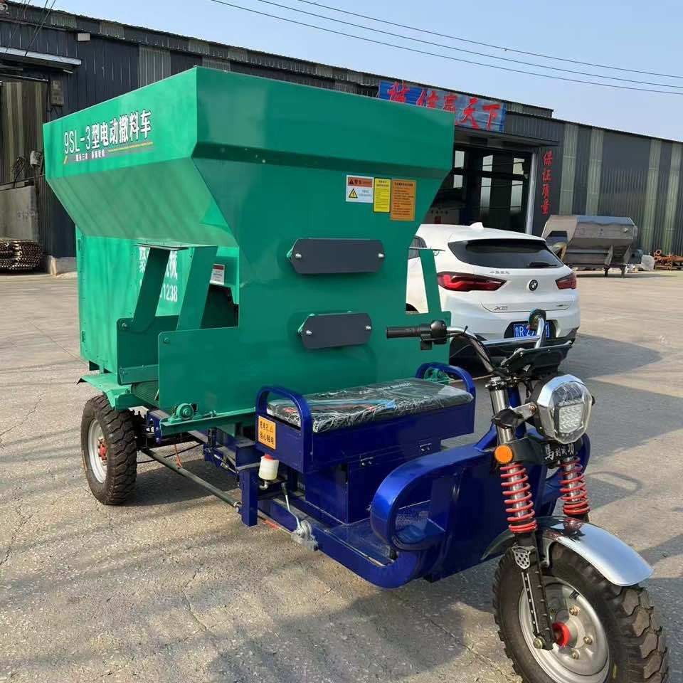 电动撒料车牛羊饲喂机牧场机械化投料车蛟龙式撒草车养殖场专用,农机/农具/农膜,施肥机械,淘宝优惠券,粉丝福利购,淘宝优惠卷