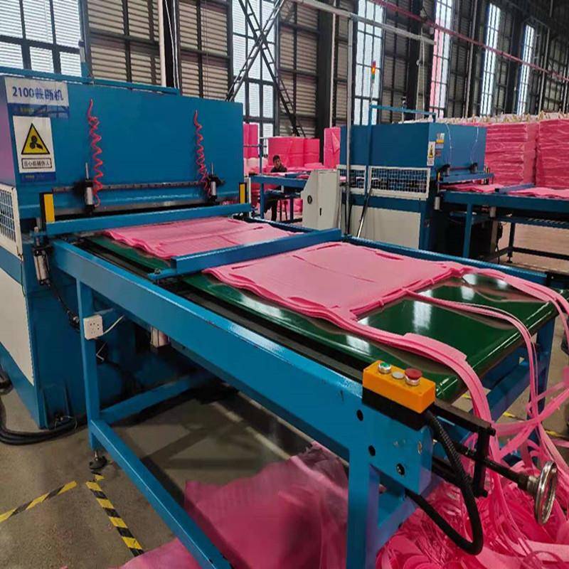 厂家供应珍珠棉卷材裁断机epe自动送料裁断机四柱精密液压下料机