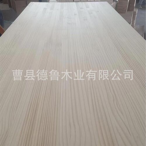 厂家供应松木拼板辐射松榻榻米装修板材 橱柜衣柜书桌实木家具板