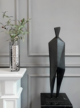现代简约黑色抽象人物雕塑摆件样板房售楼处客厅装V饰高级摆件轻
