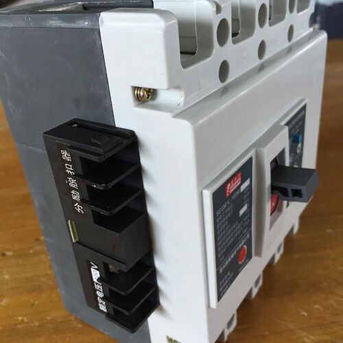 大量供应 CM1L-1m00/4310 100A塑壳漏电断路器 CM1漏电保护器