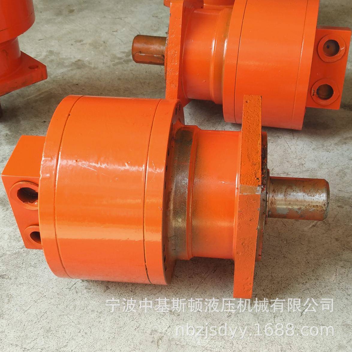 1QJM02-0.32Z02-0.4Z带支撑座型径向球塞低速大扭矩钢球液压马达