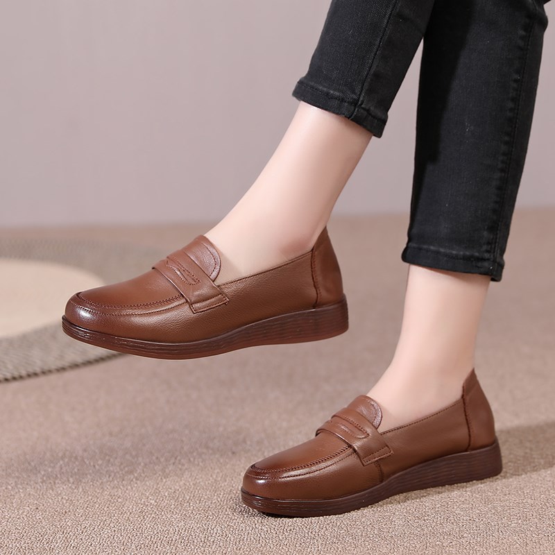 真皮软面单鞋女中老年妈妈鞋春季新款黑色百搭小皮U鞋平底大码女