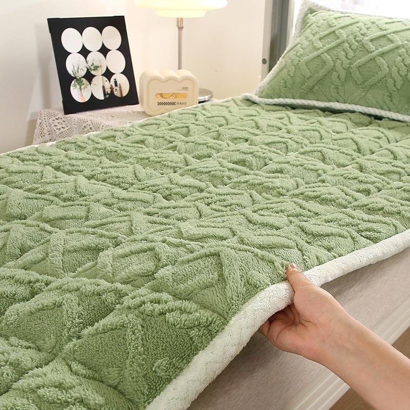 A类 加厚保暖牛奶绒床盖床垫褥子防E滑单人学生宿舍软垫毛毯床褥