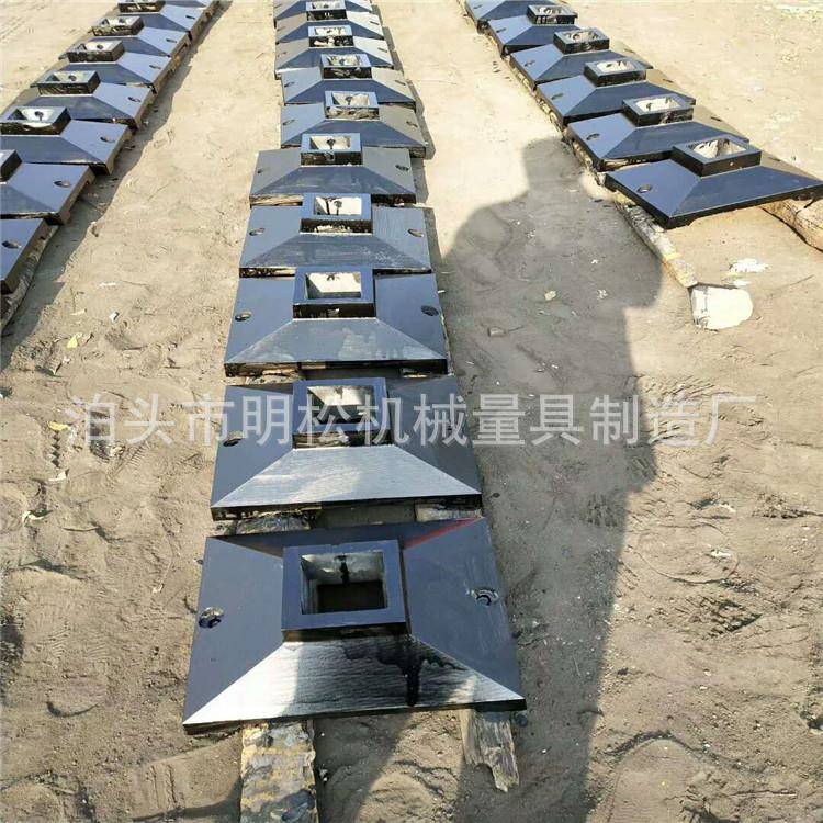 生产供应交通护栏底座道路铸铁护栏底座防撞马路墩子道路隔离墩