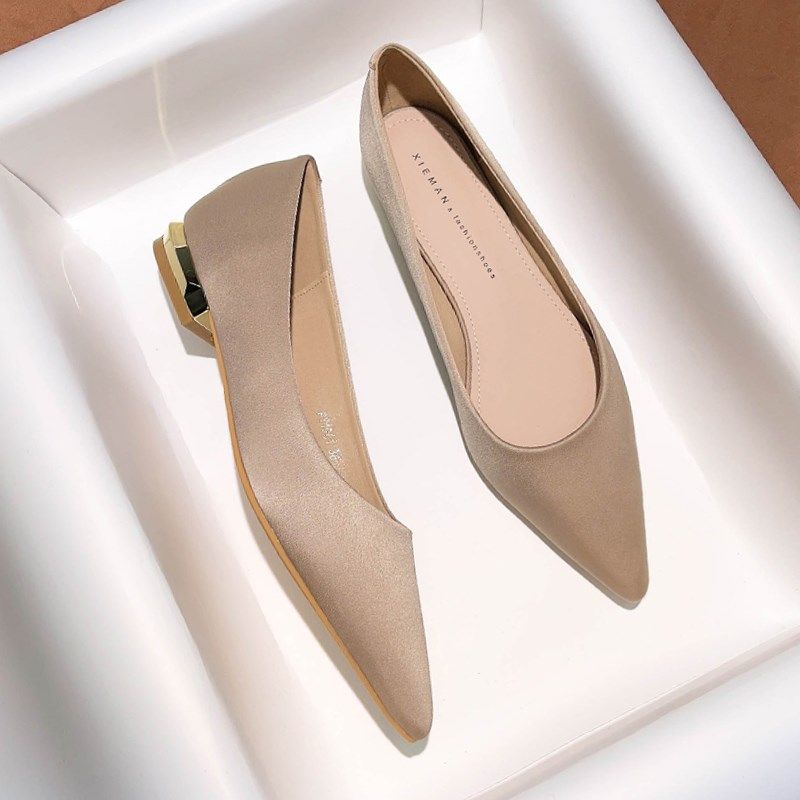 时尚裸色浅口单鞋女低跟202x4秋冬新款通勤缎面尖头职业百搭平底,女鞋,浅口单鞋,淘宝优惠券,粉丝福利购,淘宝优惠卷