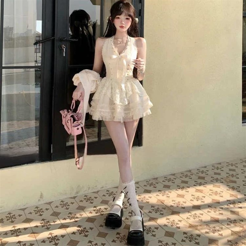 纯欲风蕾丝拼接钉珠v领挂脖w连衣裙女春夏设计感收腰蓬蓬蛋糕短裙