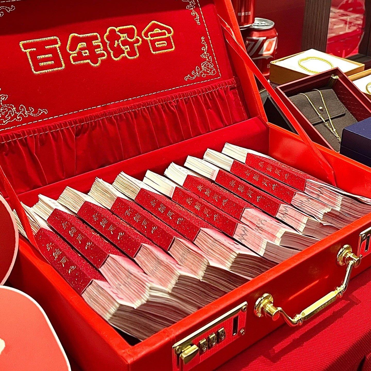 订婚彩礼钱盒子20万带密码锁装三金五金的盒子高档彩礼箱压箱钱盒