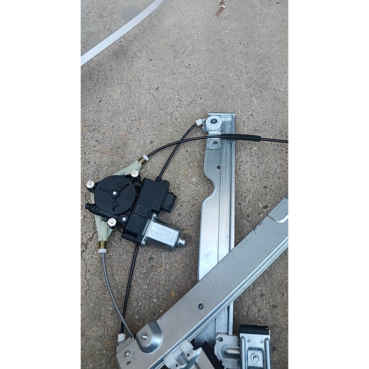 适配长安睿骋CS95玻璃升降器摇机电动车窗升降器正品车窗升降器