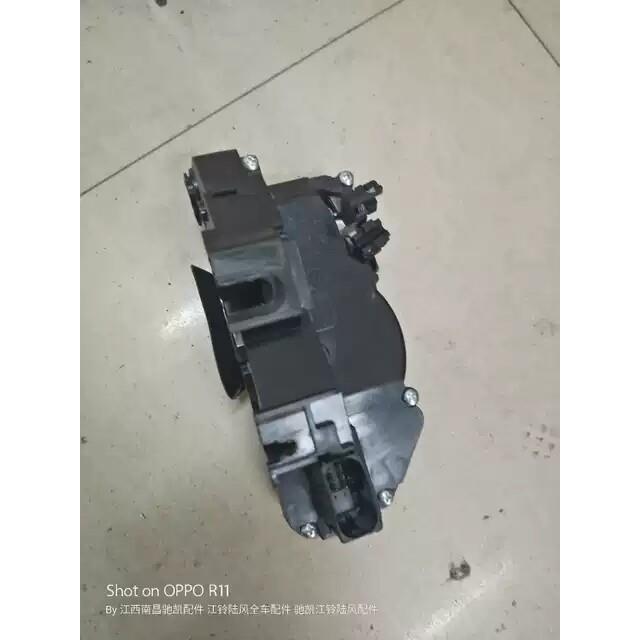 陆风X8汽车配件前后门车门锁块锁体闭锁器马达锁芯锁机