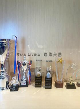 瑞恩美居样板房样品屋展示中心书房书桌奖杯奖状合集装饰品摆件