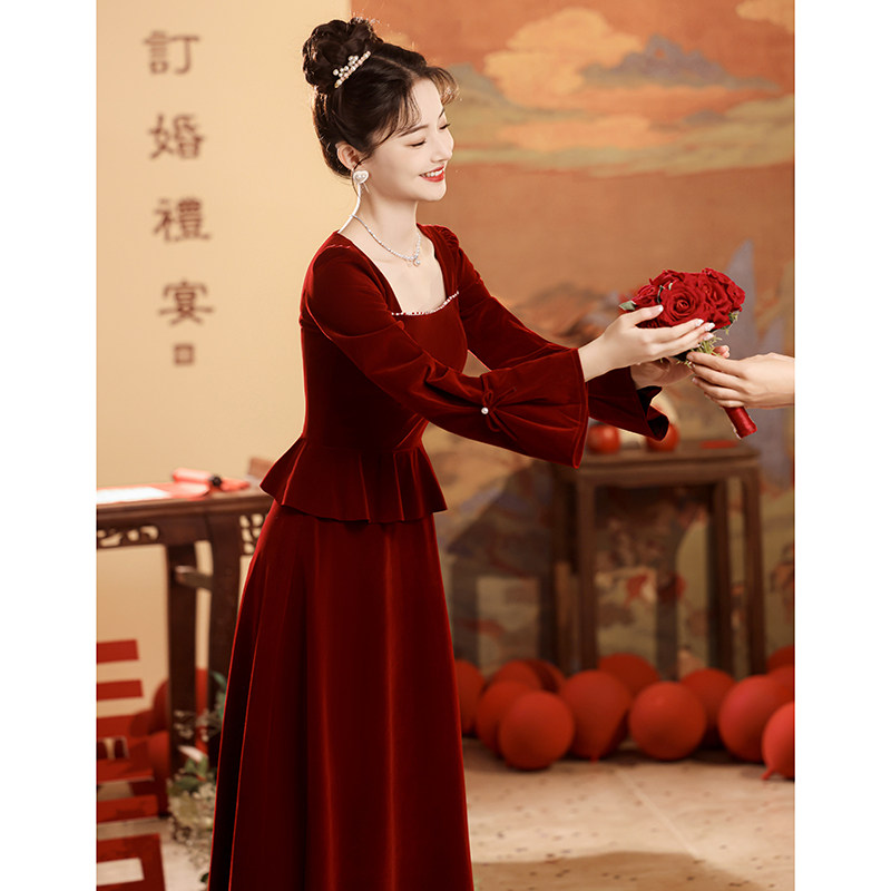 长袖敬酒服新娘订婚丝绒洋装酒红色结婚晚礼服女秋冬季2023新款
