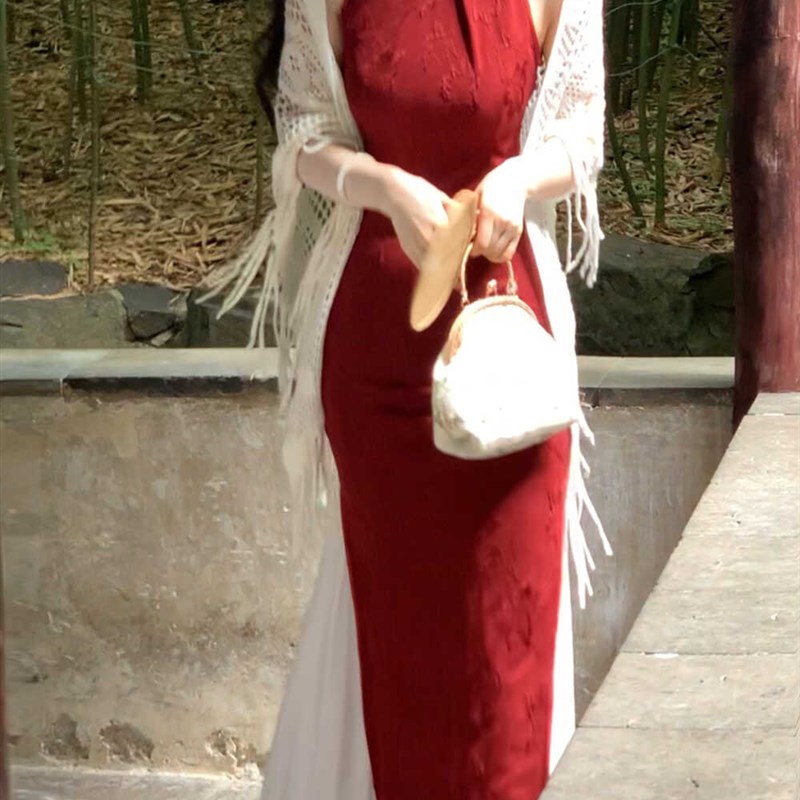 她来了复古馆暗花纹酒红色旗袍夏季无袖订婚结婚气质修身连衣裙