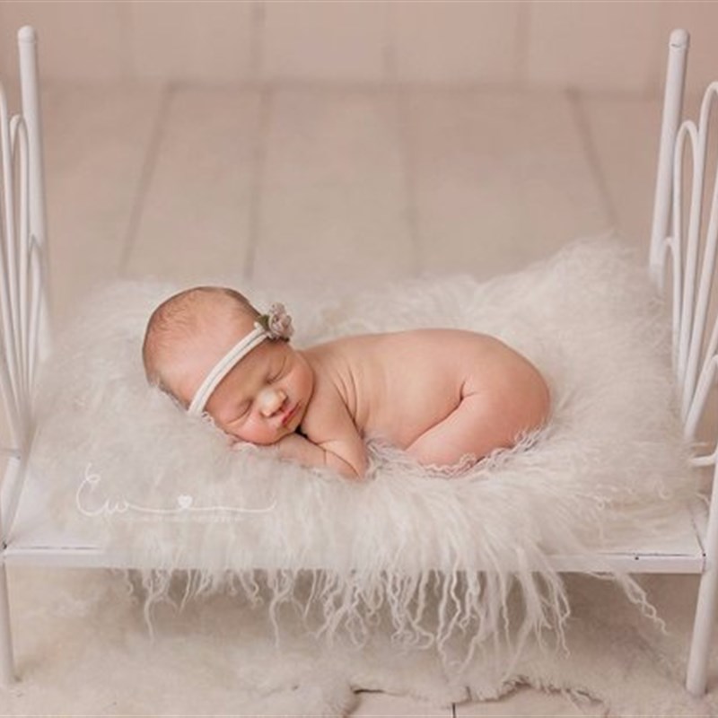 新生儿摄影道具婴儿满月拍照森系床复古做旧木质铁艺小床拍摄道具