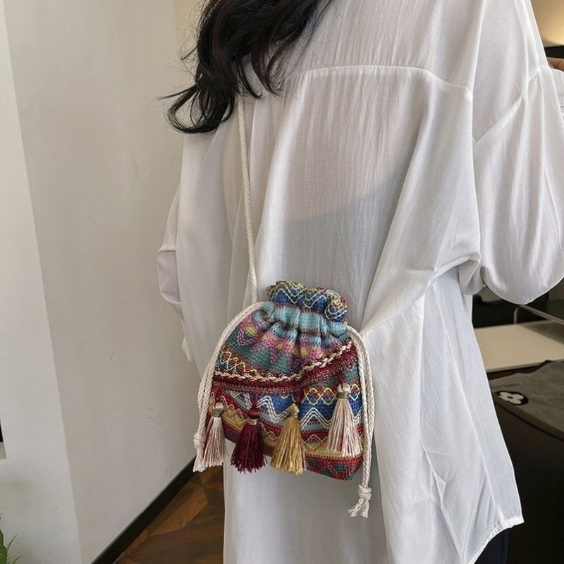 云南民族风包包斜挎女士复古丽江西双版纳刺云南旅游绣绣花零钱包
