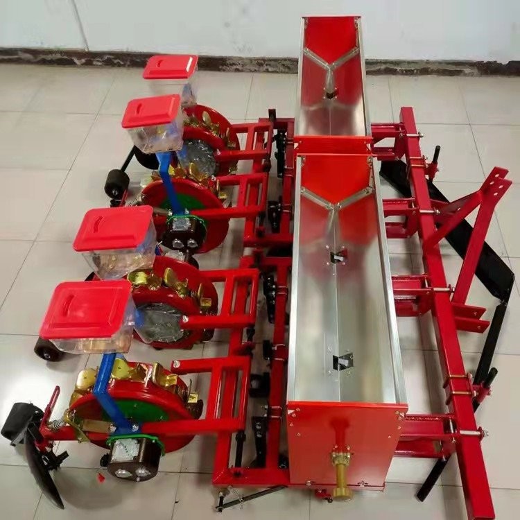 花生播种覆膜机 四行免扣膜花生玉米播种机膜上打孔播种机