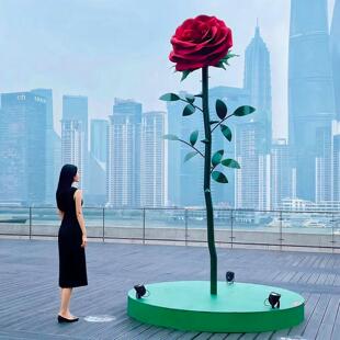 网红云朵秋千座椅风景区海边拍照装饰爱心天梯打卡彷真粉玫瑰花雕