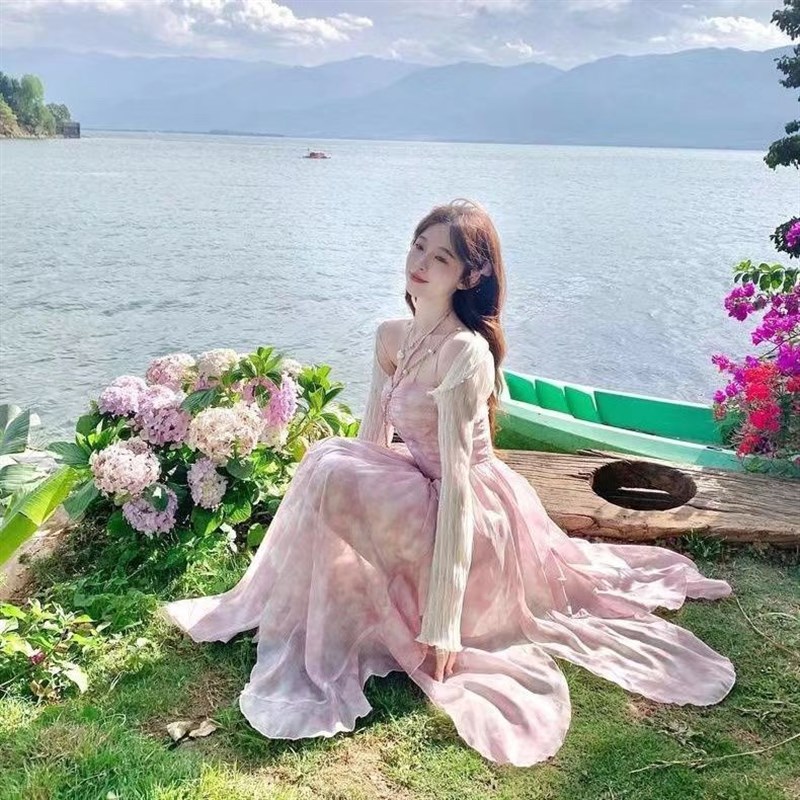 夏新款设计感法式超仙女风不规则海边度假沙滩长裙碎花Z吊带连衣