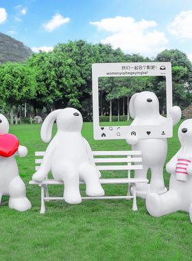 户外卡通兔子雕塑玻璃钢网红熊落地摆件商场拍照打卡美陈布置装饰