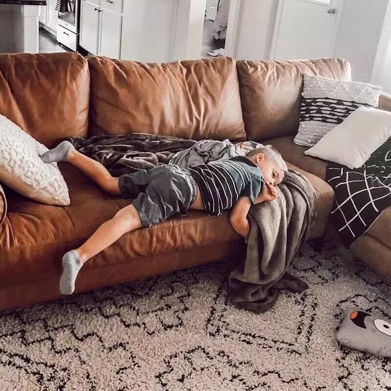 北欧简约羽绒科技皮艺布艺沙发小户型客厅三人直排工业风复古棕色
