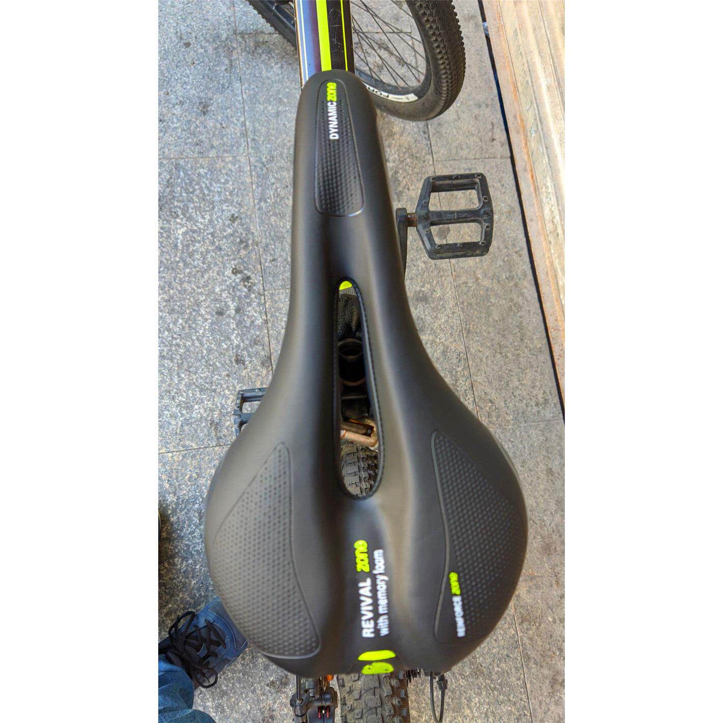 自行车坐垫中空舒适透气坐包山地坐垫座垫鞍座公路车坐垫骑行座包