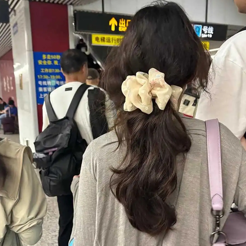 博主同款松弛感发型碎花香蕉夹