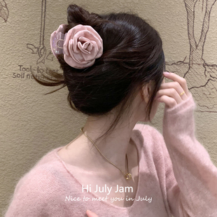 玫瑰情话 后脑勺半扎发发饰 粉色小花苞花朵抓夹女高级感2025新款