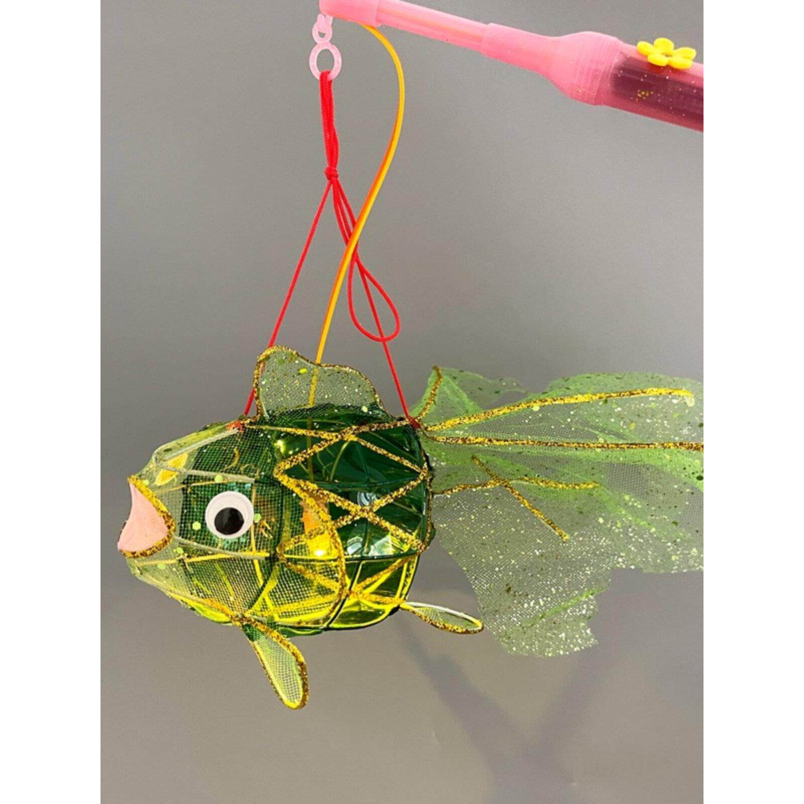 中秋节元宵节传统手工艺制作玻璃纸金鱼灯儿童书包灯绿鱼灯新