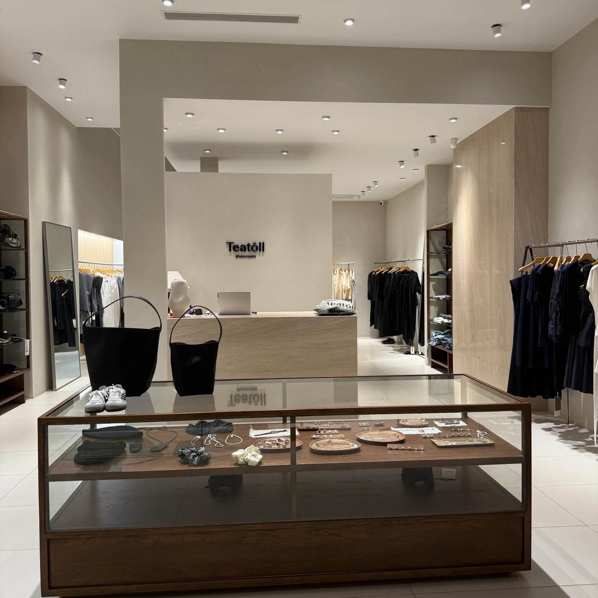 服装店中岛台展示台女装店流水台复古展示柜展示柜烤漆饰品柜