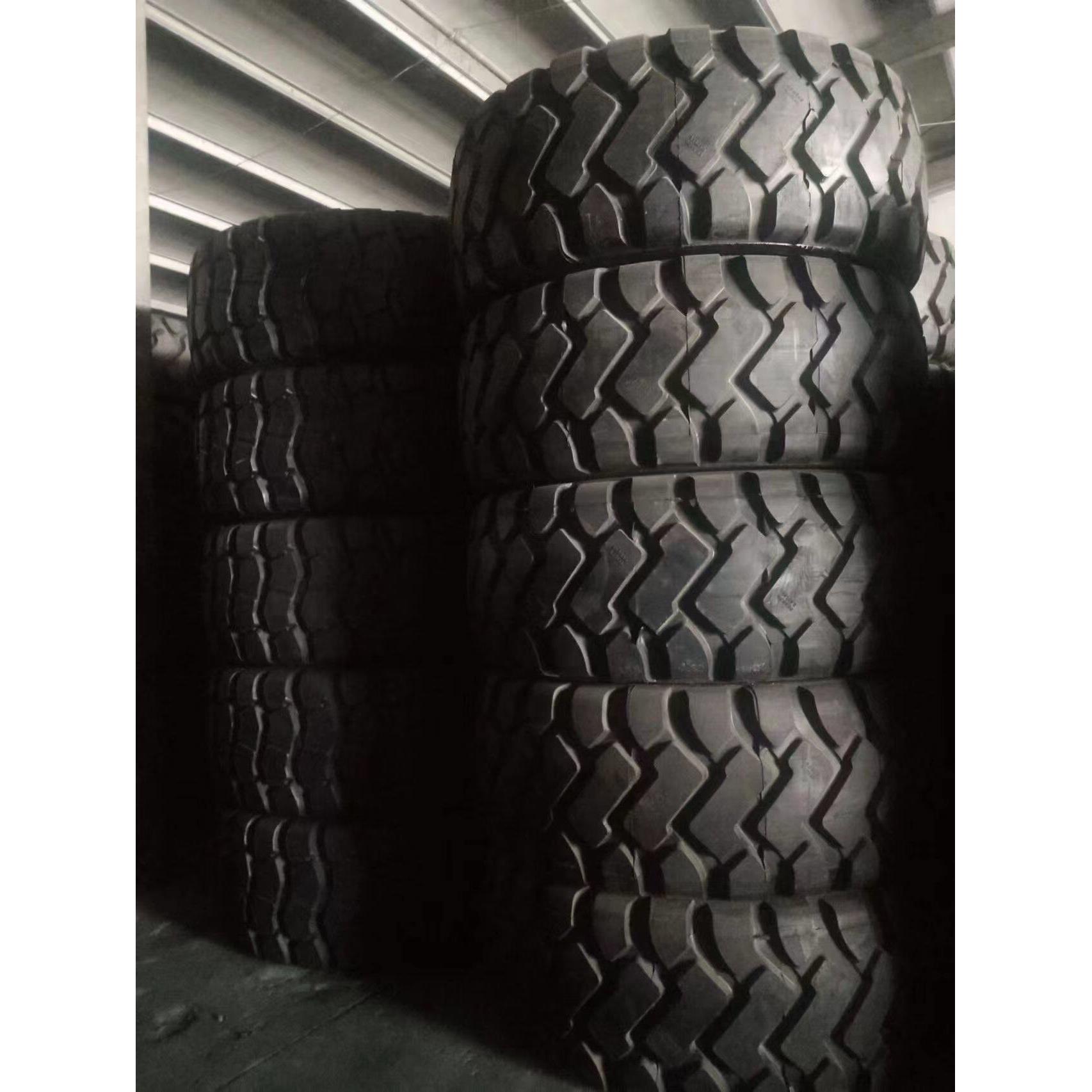 装载机钢丝轮胎15.5 17.5 23.5R25工程26.5R25 395/85R20 1800R33
