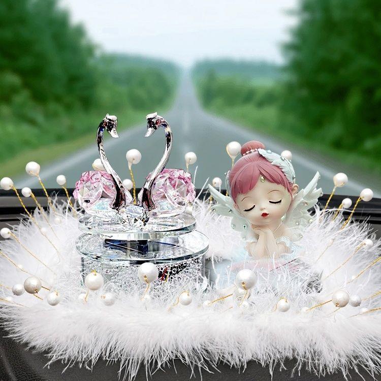 太阳能会动旋转水晶天鹅车载高档香水香薰摆件车内可爱女车载摆件