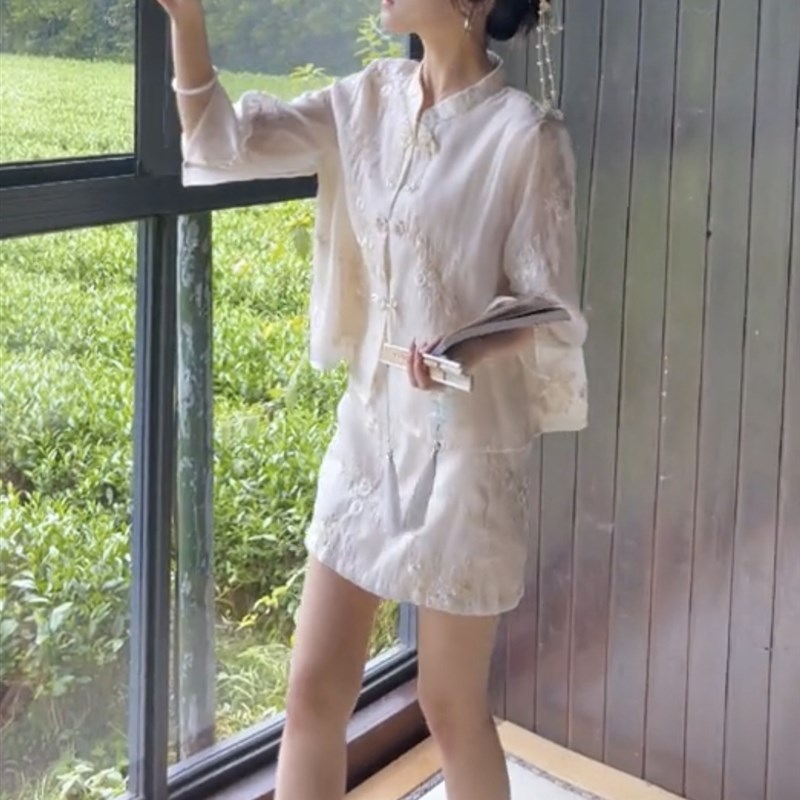 高级感国风刺绣半裙套装t女夏季超仙气质盘扣上衣开叉裙时尚两件
