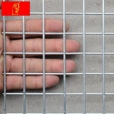 镀锌电焊网钢丝网片铁p丝网围栏养殖网货架狗笼子防护方格电焊网