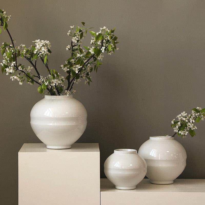新中国风白色陶瓷月瓶花瓶插花手工球形石饰品室内入口书架