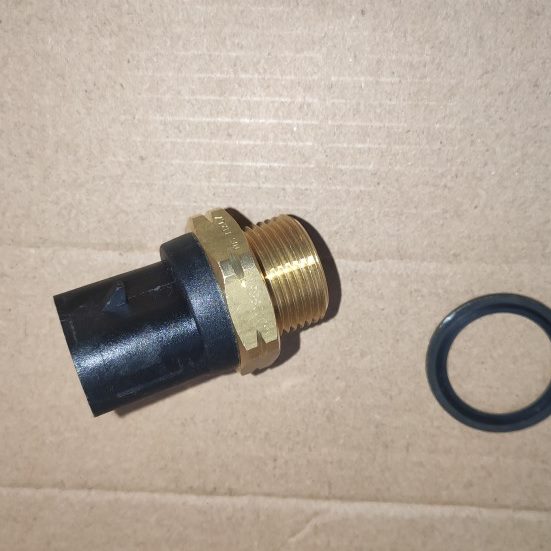 南京依维柯欧胜8AT自动挡变速箱 油路散热冷却温度传感器原厂进口